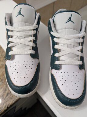 Jordan 1 Low Oxidized Green (GS - Size 6Y)